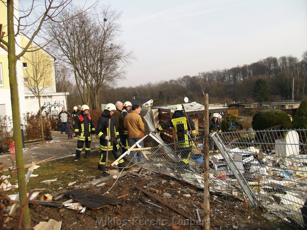 Gartenhaus in Koeln Vingst Nobelstr explodiert   P063.JPG